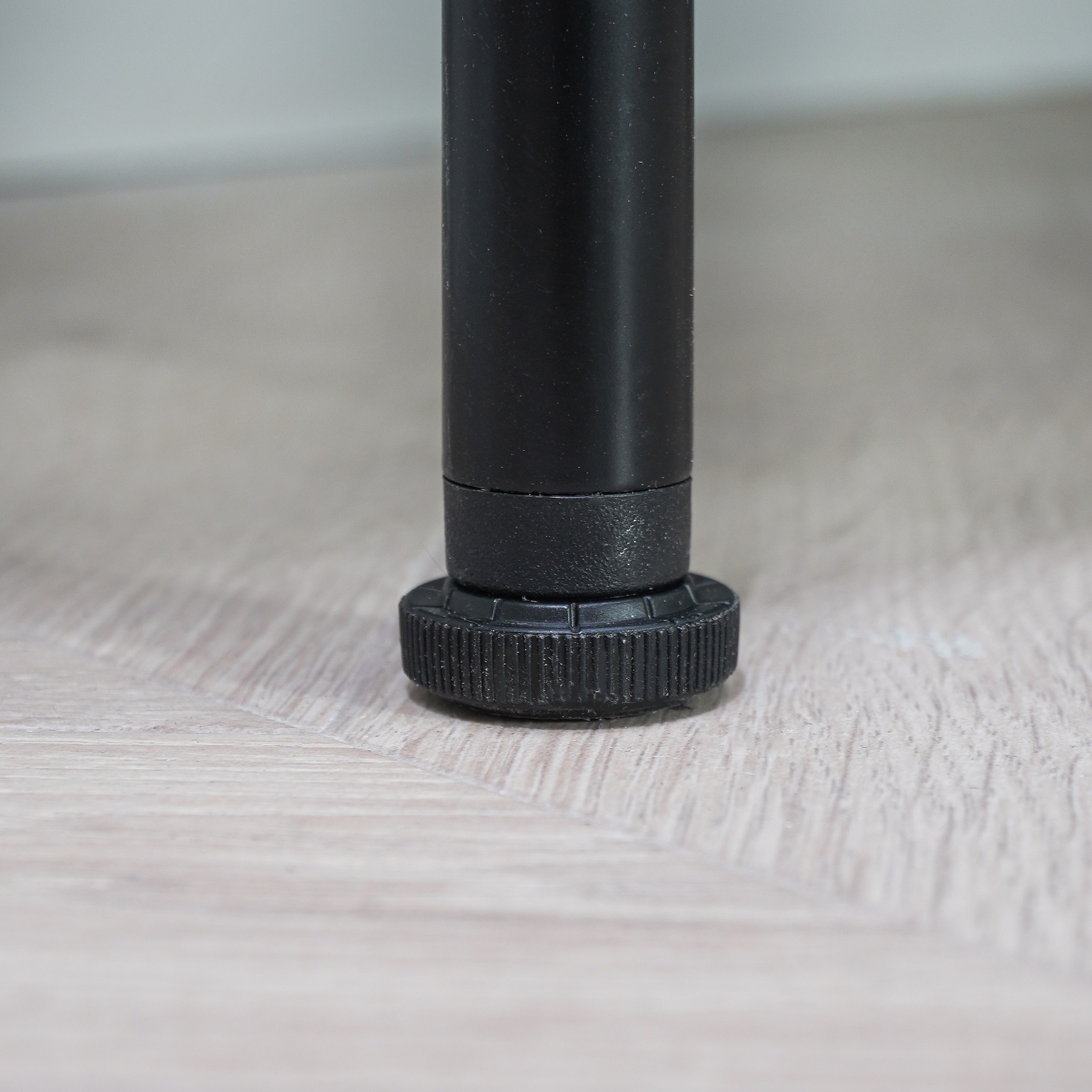 Вешалка напольная "Прихожая 34" "НеШкаф" с 4полками,ш.0,83м,в.2м,гл.0,37м Дер./Черн. ПРНШ 34 Ч *1 Вешалка напольная "Прихожая 34" "НеШкаф" с 4полками,ш.0,83м,в.2м,гл.0,37м Дер./Черн. ПРНШ 34 Ч *1