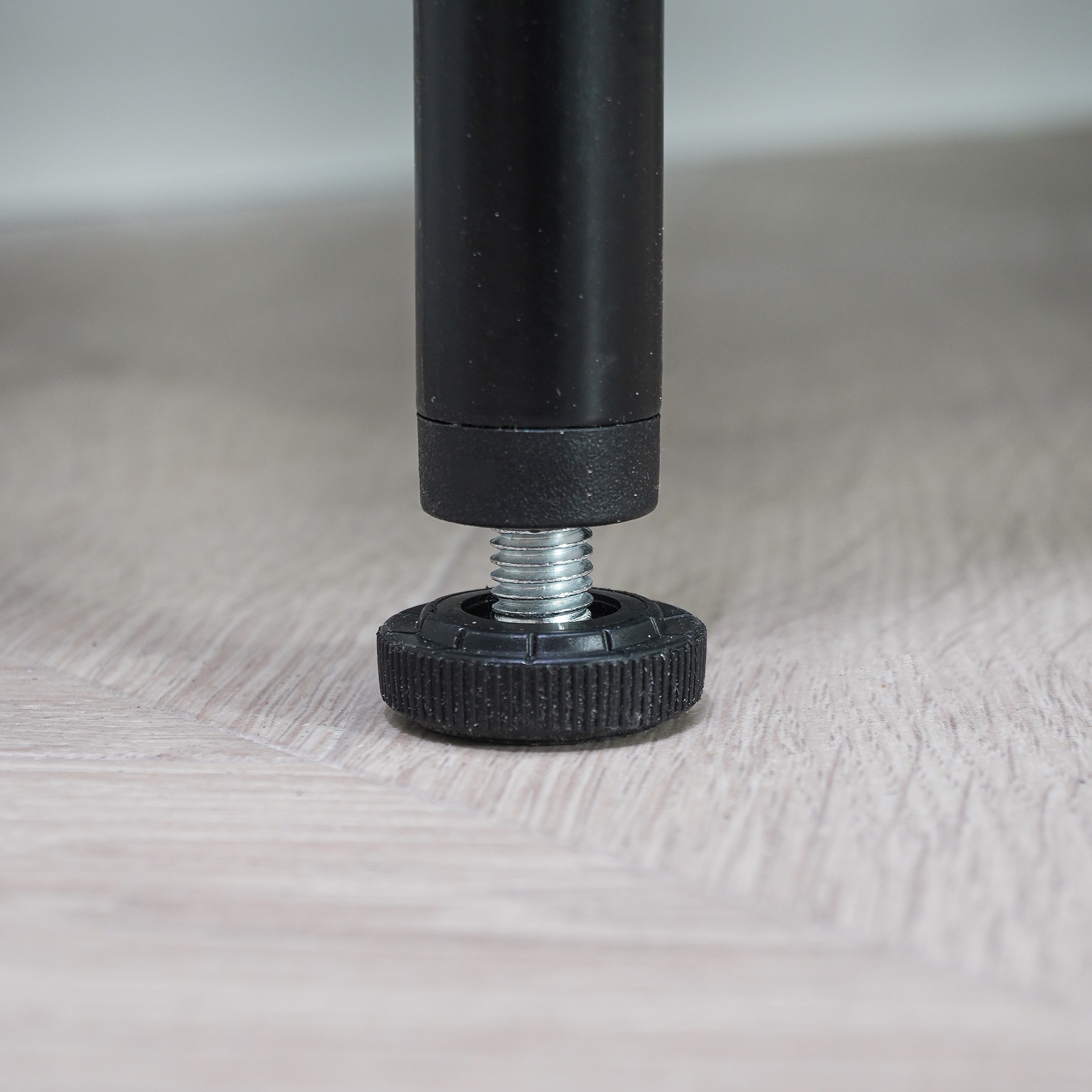 Вешалка напольная "Прихожая 34" "НеШкаф" с 4полками,ш.0,83м,в.2м,гл.0,37м Дер./Черн. ПРНШ 34 Ч *1 Вешалка напольная "Прихожая 34" "НеШкаф" с 4полками,ш.0,83м,в.2м,гл.0,37м Дер./Черн. ПРНШ 34 Ч *1