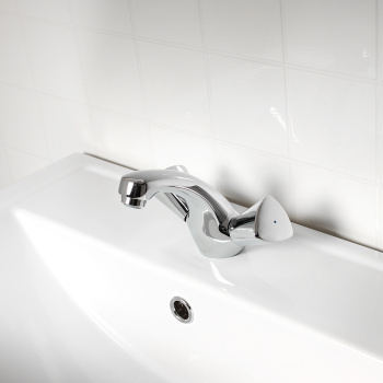 Смеситель для умывальника IDDIS Bounce BOUSB00i01, короткий излив, двухвентильный