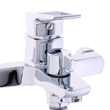 Смеситель для ванны Milardo Atlantic, короткий излив, однорычажный